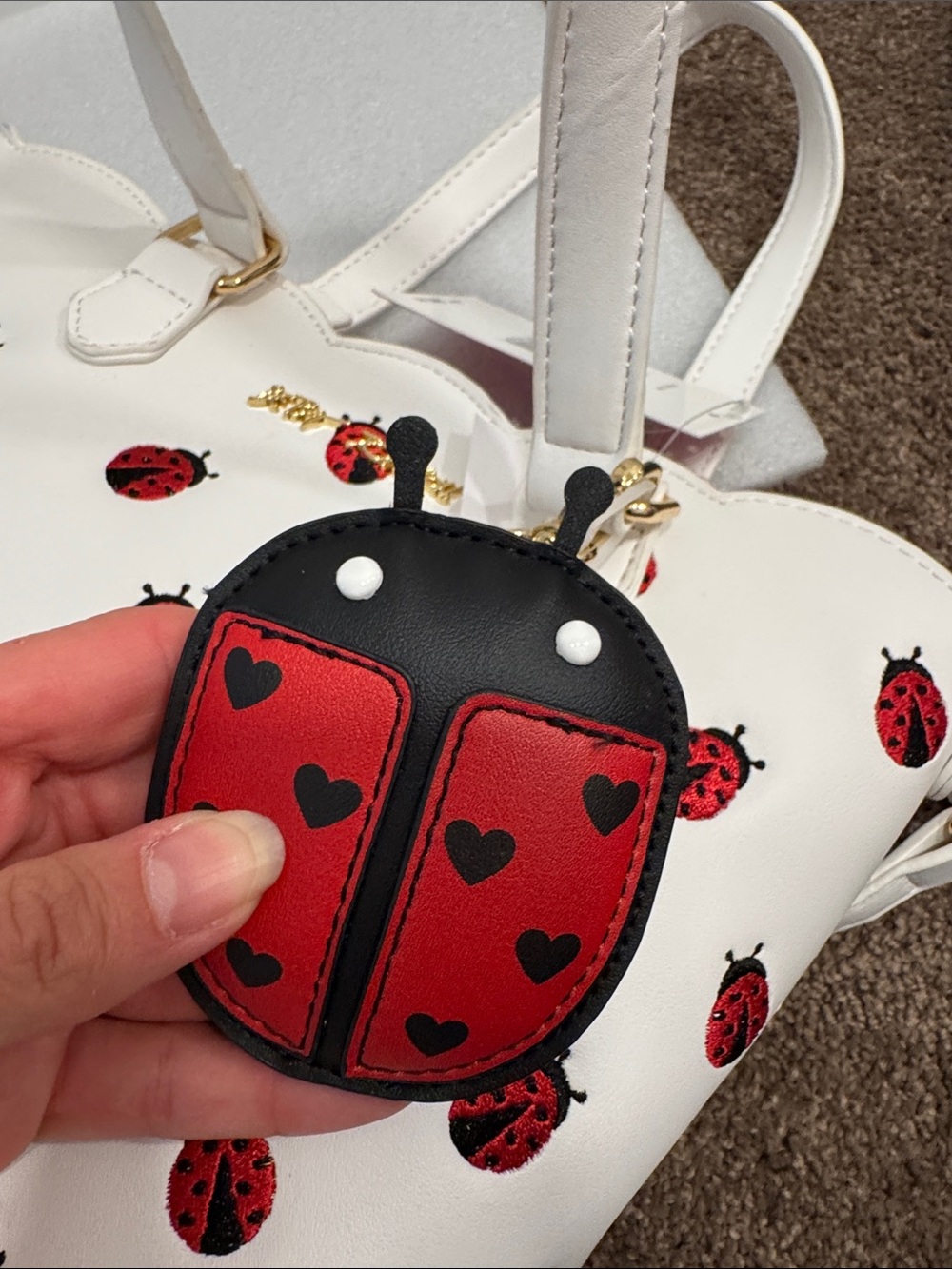 Betsey Johnson White swalloped Ladybug Crossbody Tote bag ladybug charm NWT - Picture 6 of 9